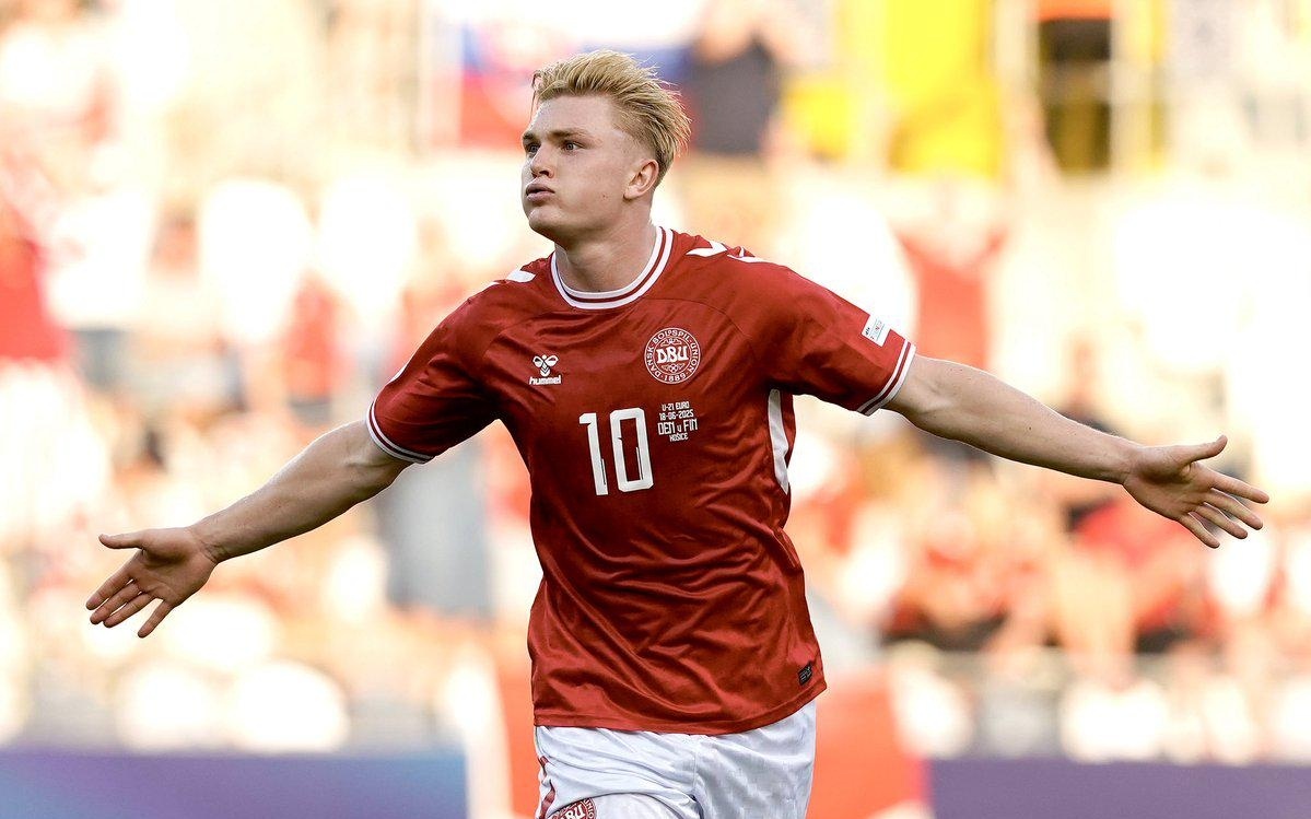 灯光打在投 灯光打在投